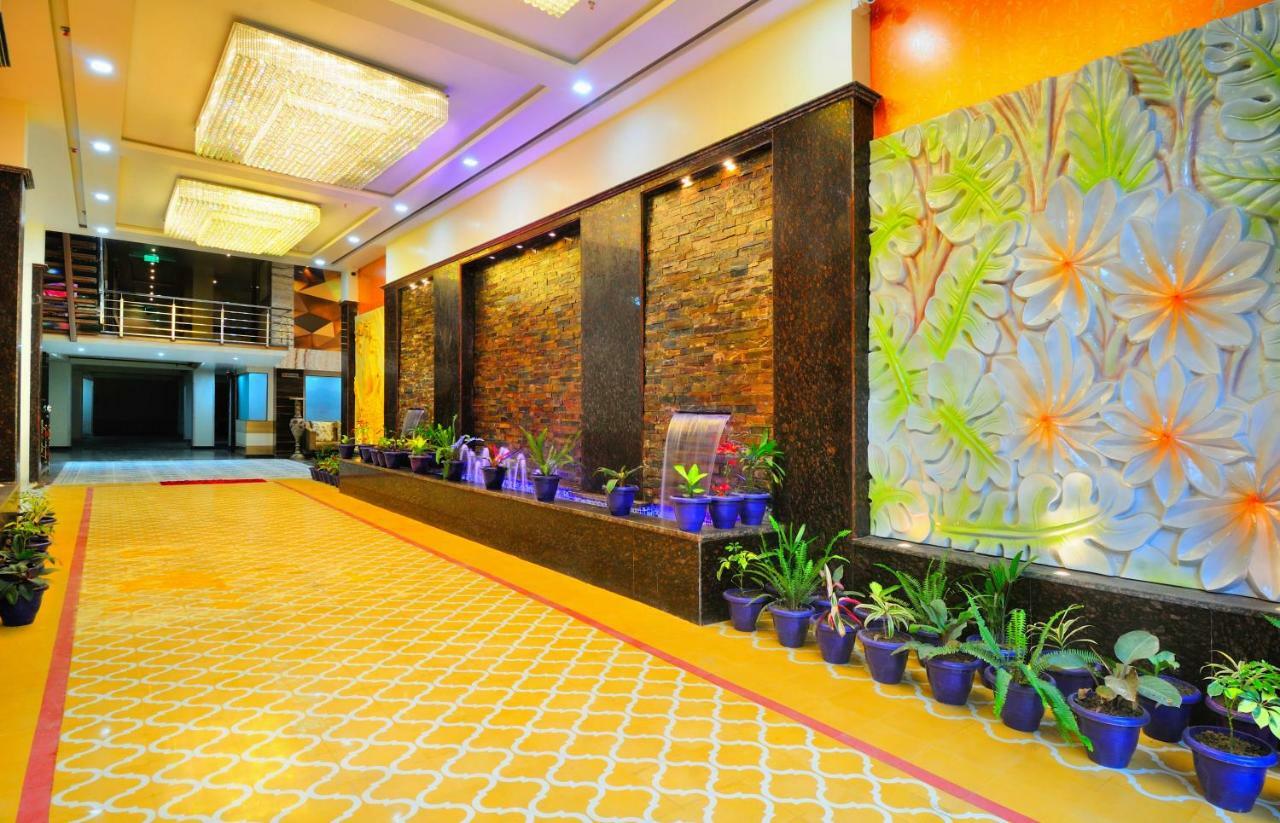 The Grand Uddhav Hotel New Delhi Exterior photo