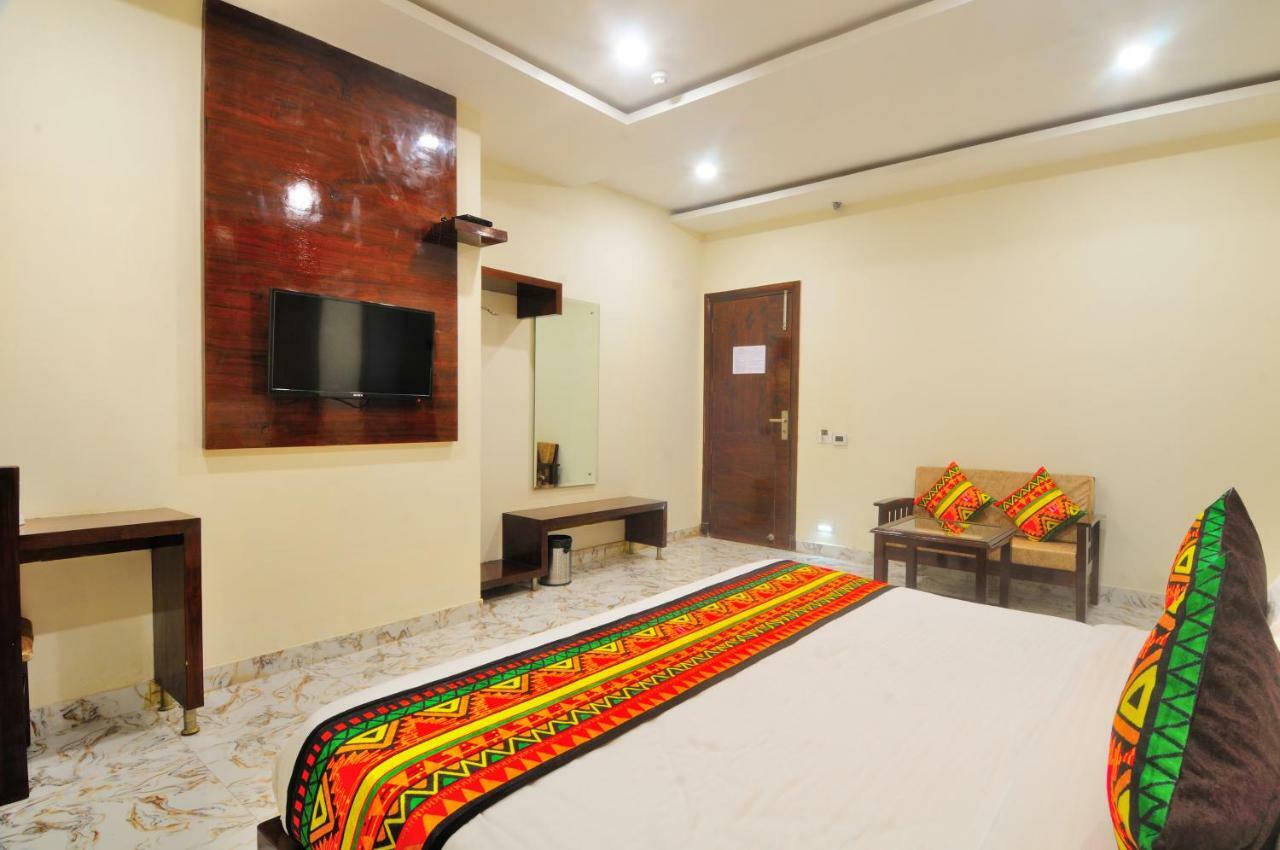 The Grand Uddhav Hotel New Delhi Exterior photo